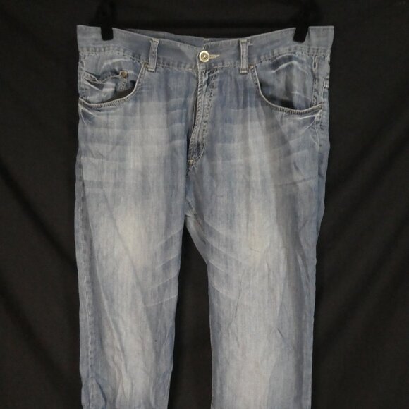 FUTURE DENIM | W 42 L 34 | Classic Blue Faded Jeans - Picture 6 of 16